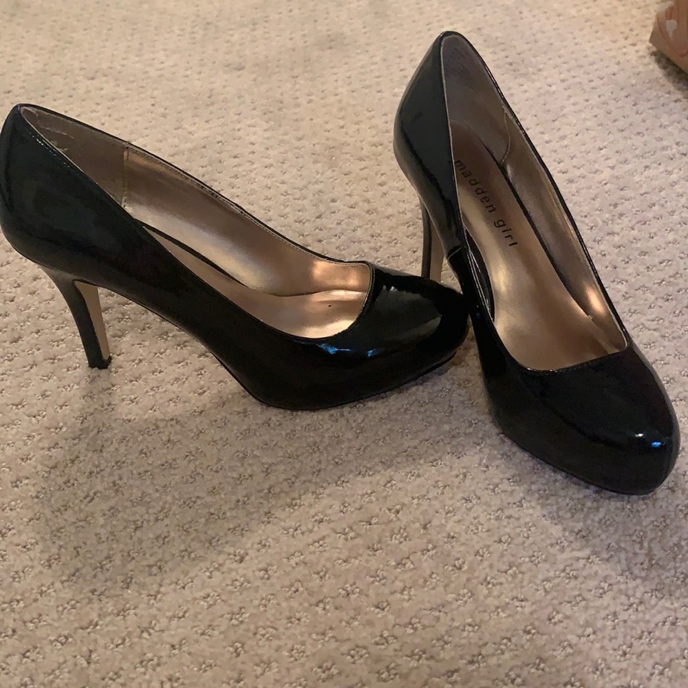 Madden Girl black pumps